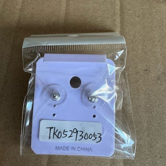 Set of crystal earrings and brooch NWT - Picture 5 of 5